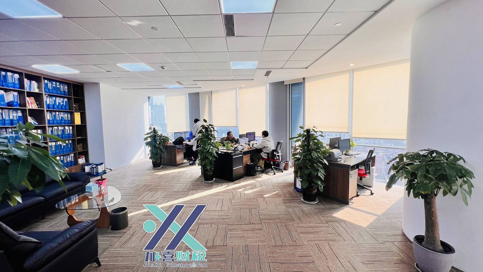 在中国上海注册公司，是否必须提供公司章程的中英文版本？  